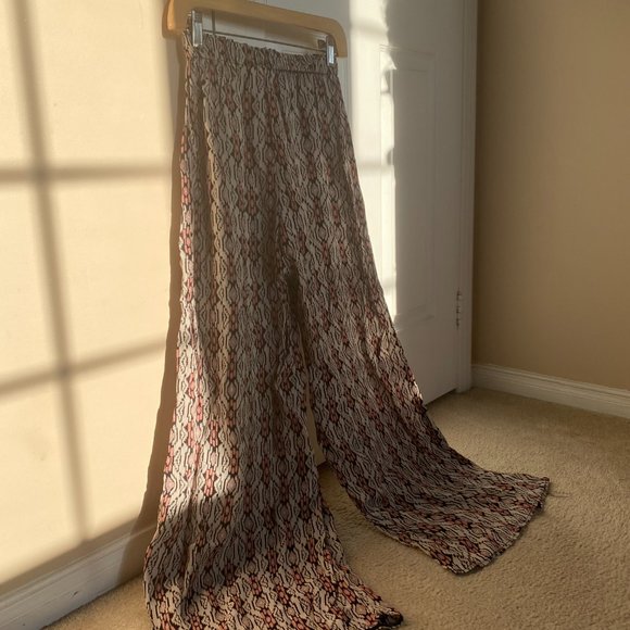 Brandy Melville 2 Piece Set - Picture 10 of 16